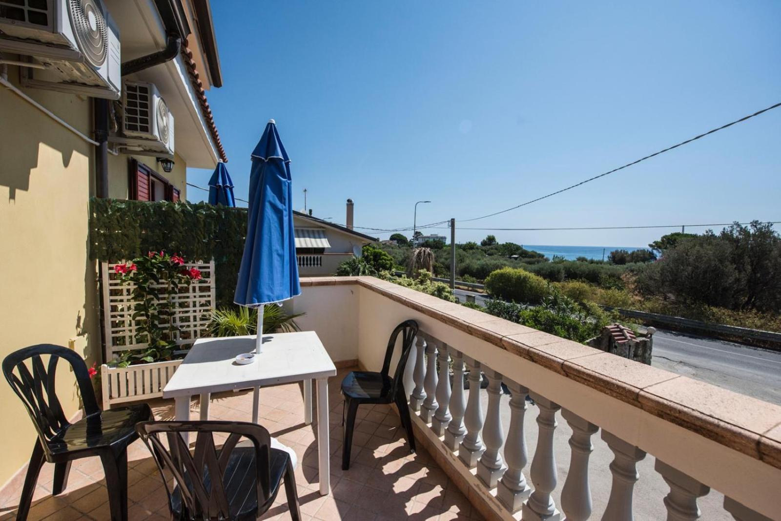 B&B Casa Cosmano Brancaleone Marina Eksteriør billede