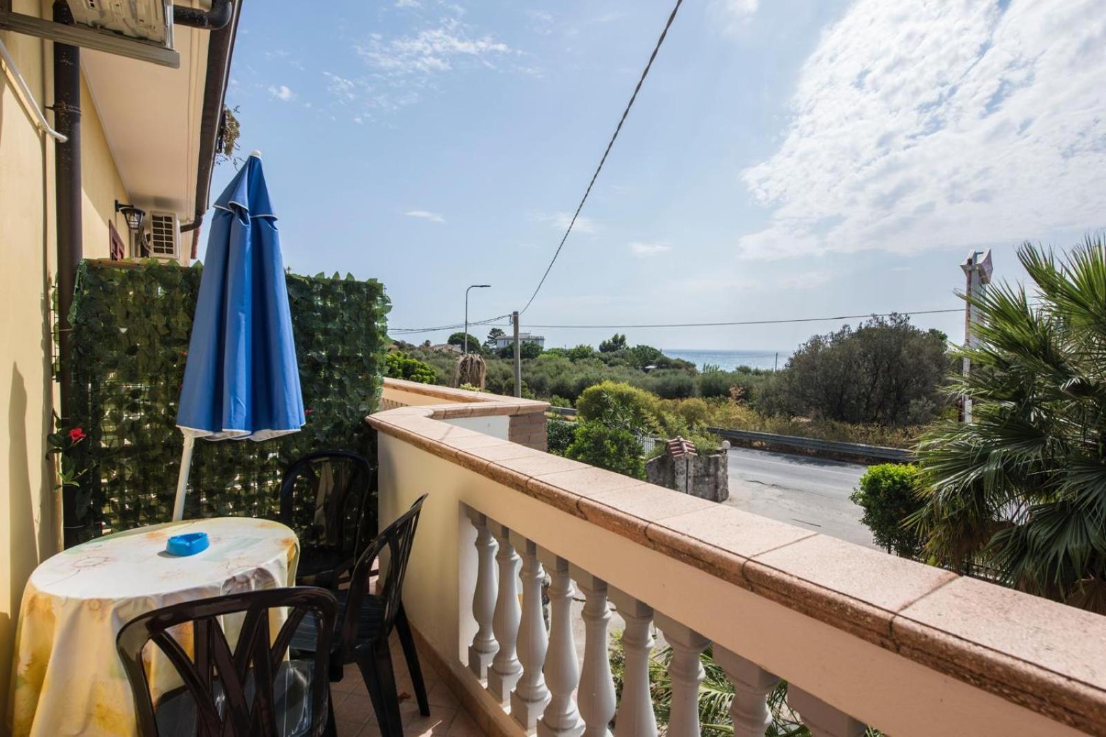 B&B Casa Cosmano Brancaleone Marina Eksteriør billede