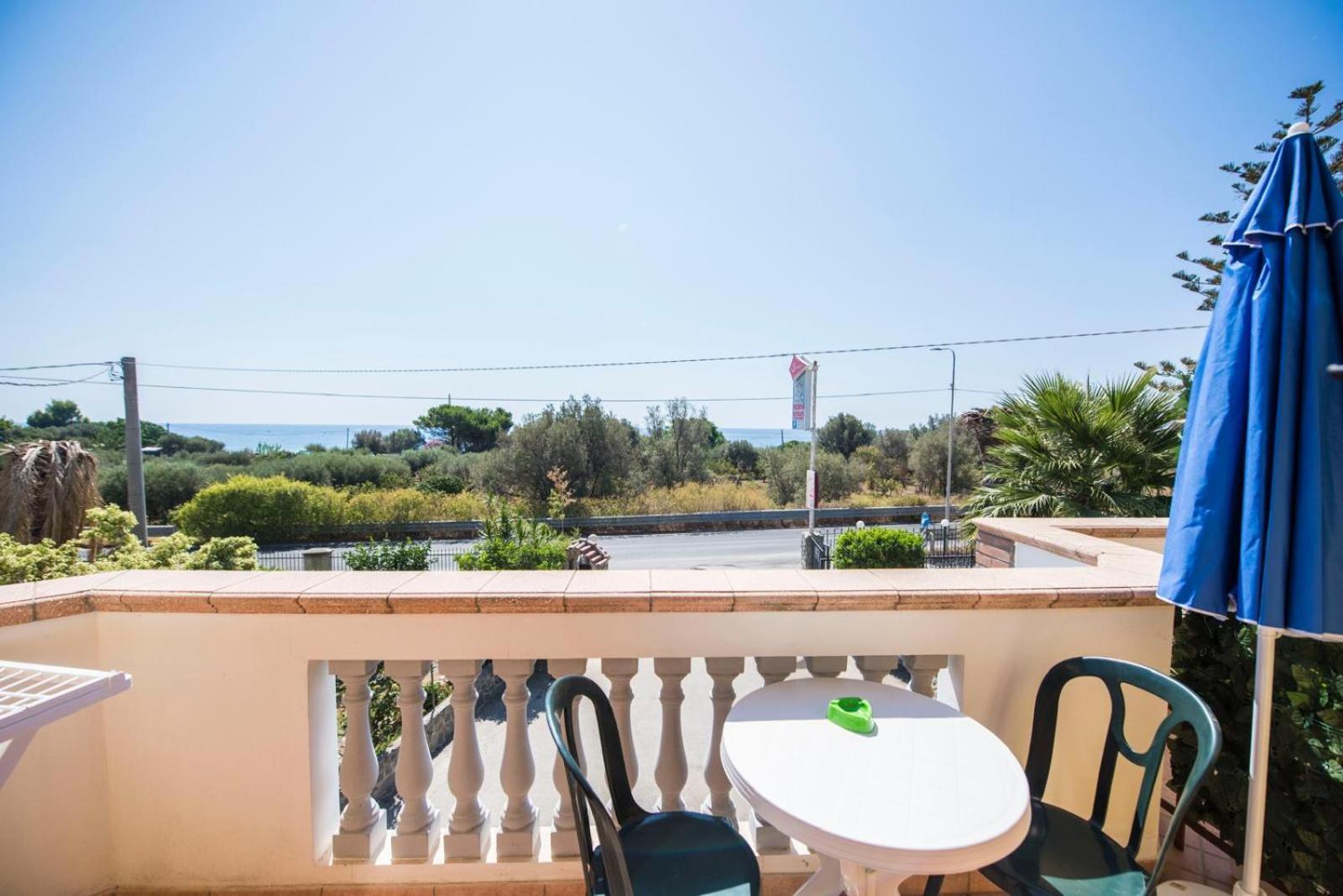 B&B Casa Cosmano Brancaleone Marina Eksteriør billede