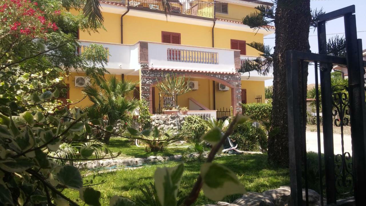 B&B Casa Cosmano Brancaleone Marina Eksteriør billede